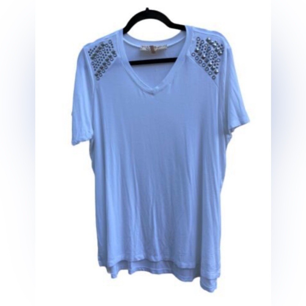 Sheryl‎ Crow Size 1X White Short Sleeve Top Silver Metal Studs Rayon V-neck